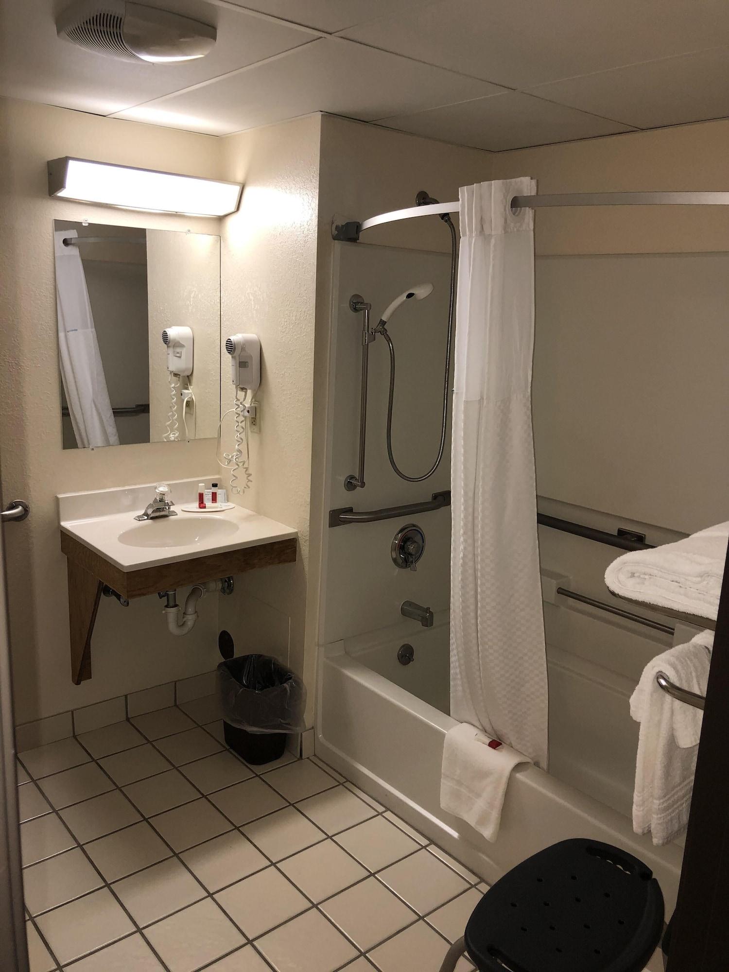 Super 8 By Wyndham Airport Manchester