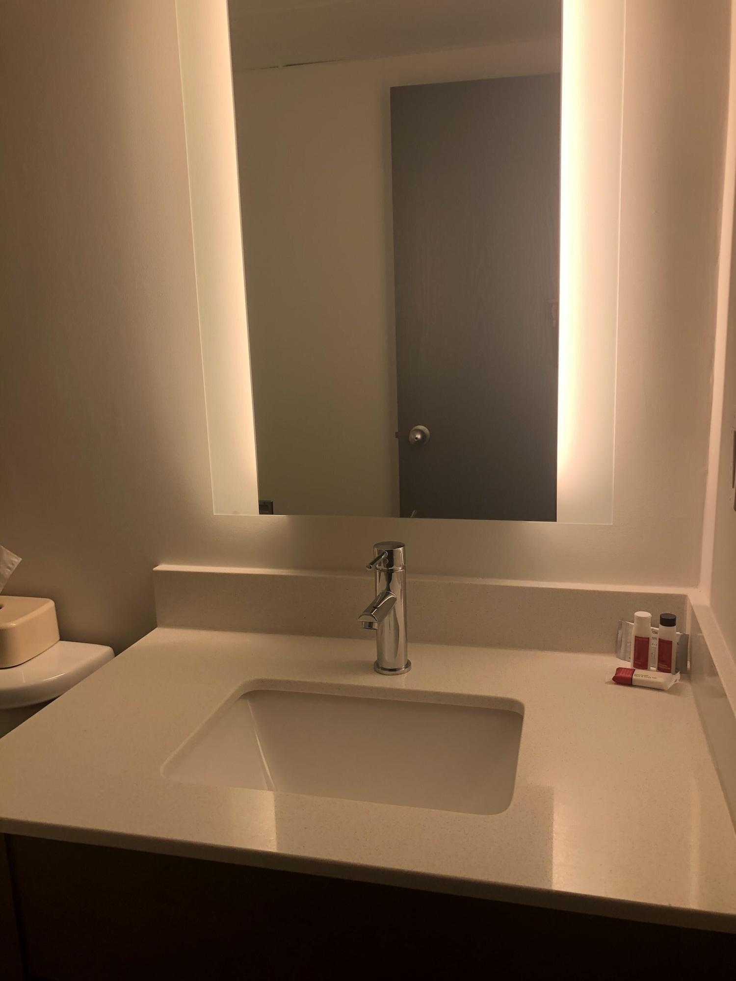 Hotel Super 8 By Wyndham Airport Manchester