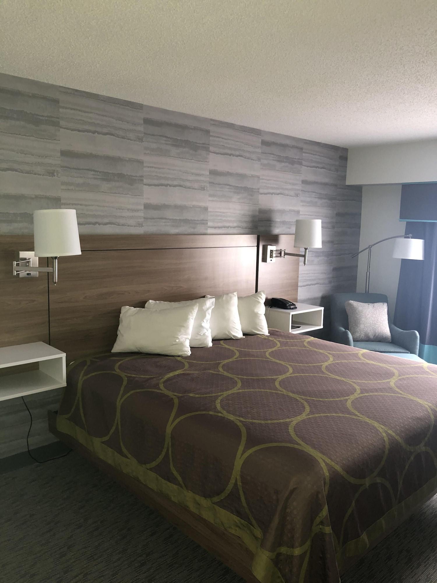 Super 8 By Wyndham Airport