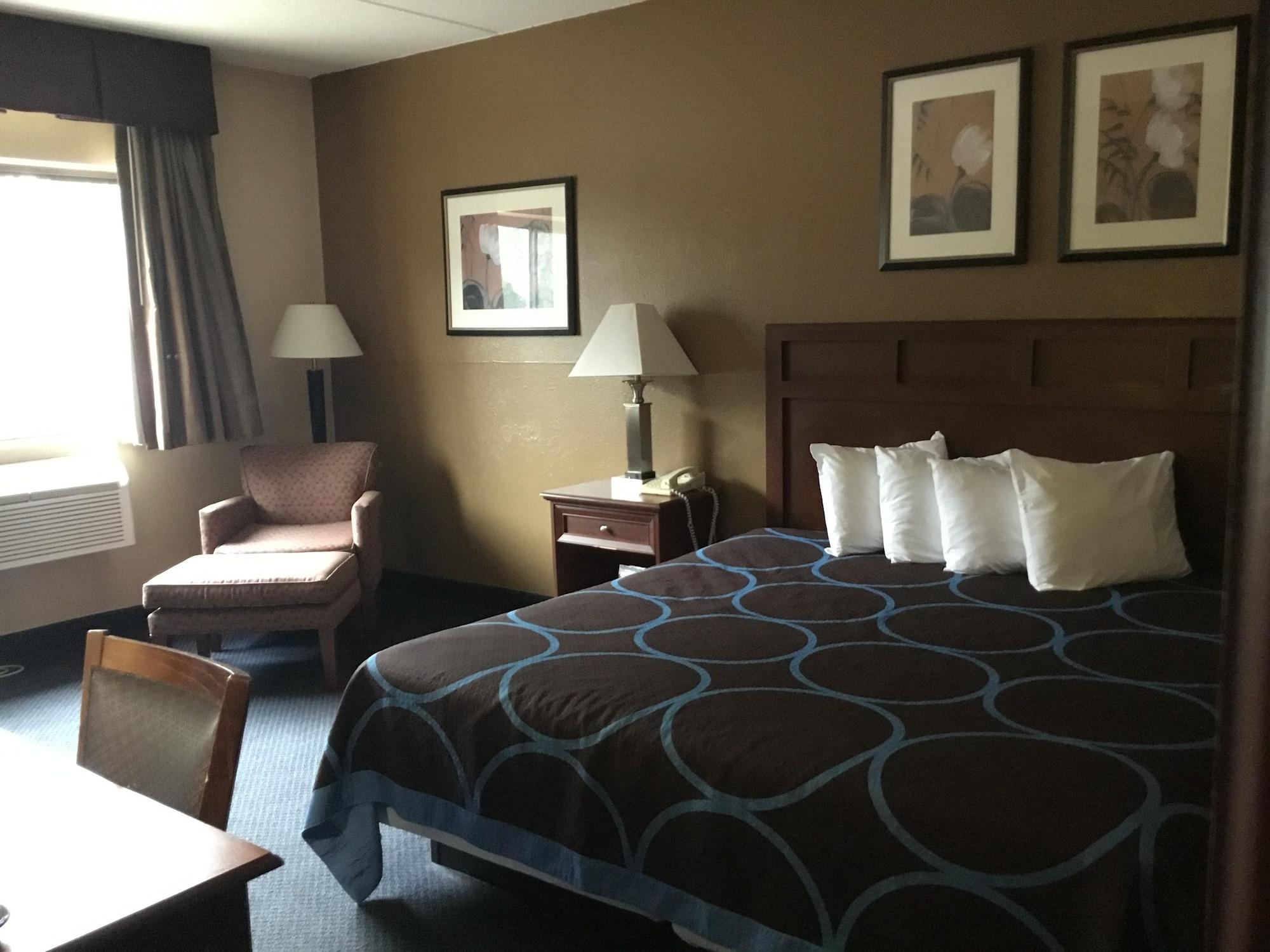 Super 8 By Wyndham Airport 2*
