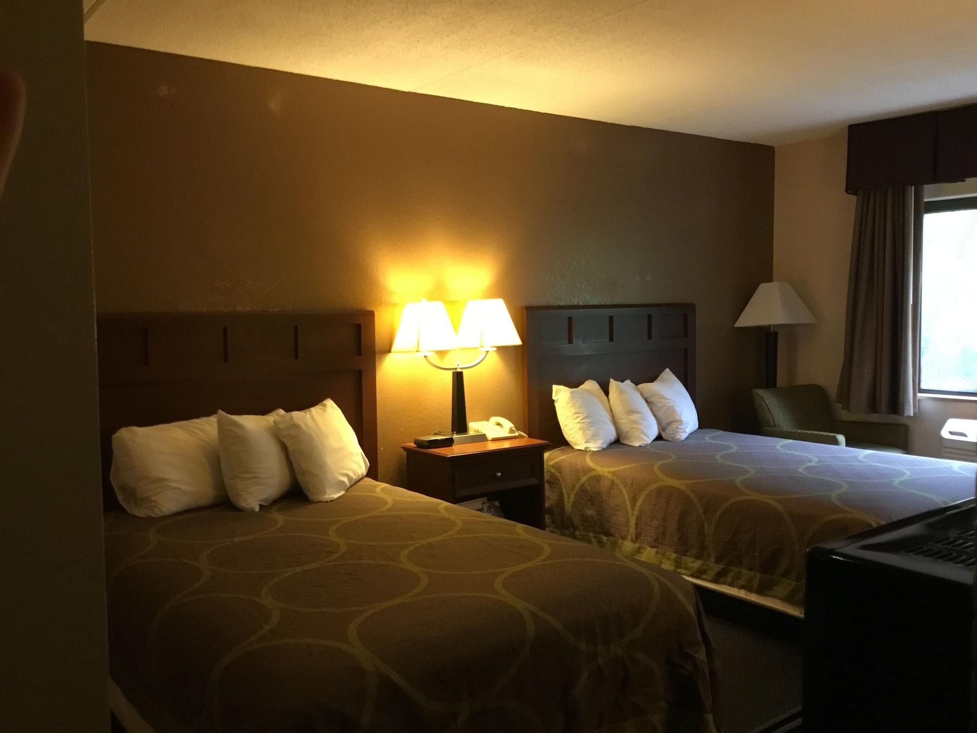 Hotel Super 8 By Wyndham Airport