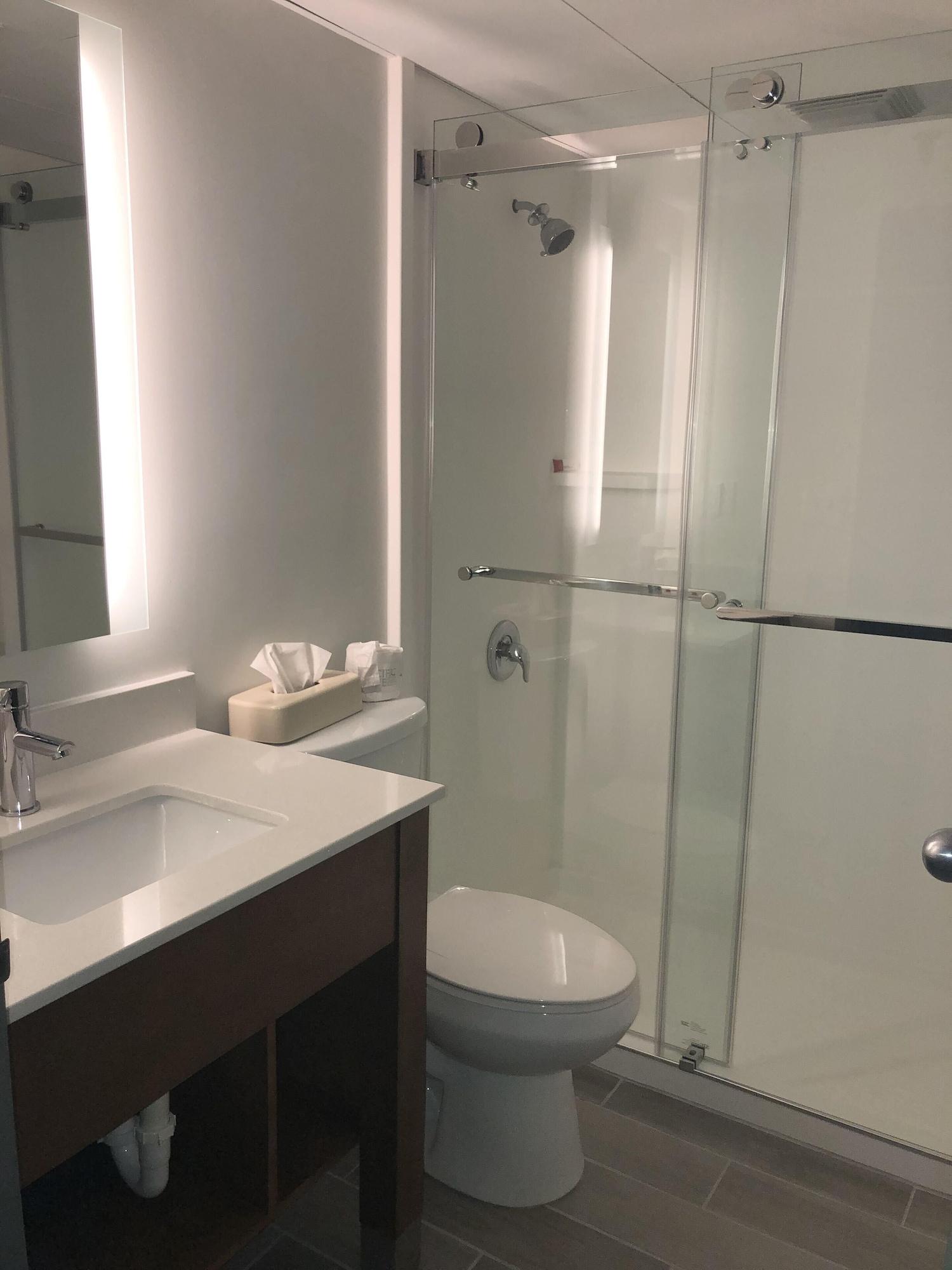 Hotel Super 8 By Wyndham Airport