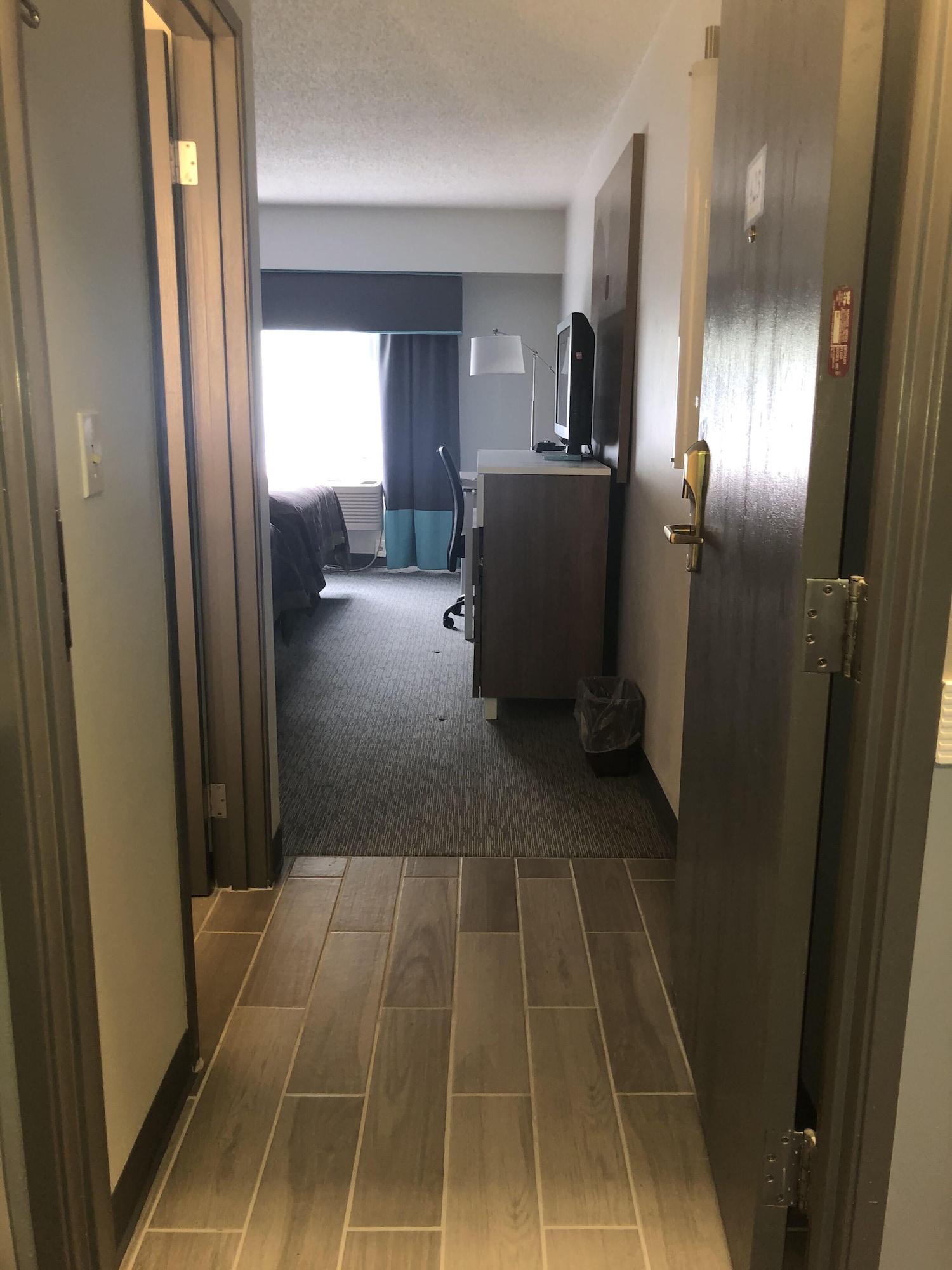 Super 8 By Wyndham Airport 2*