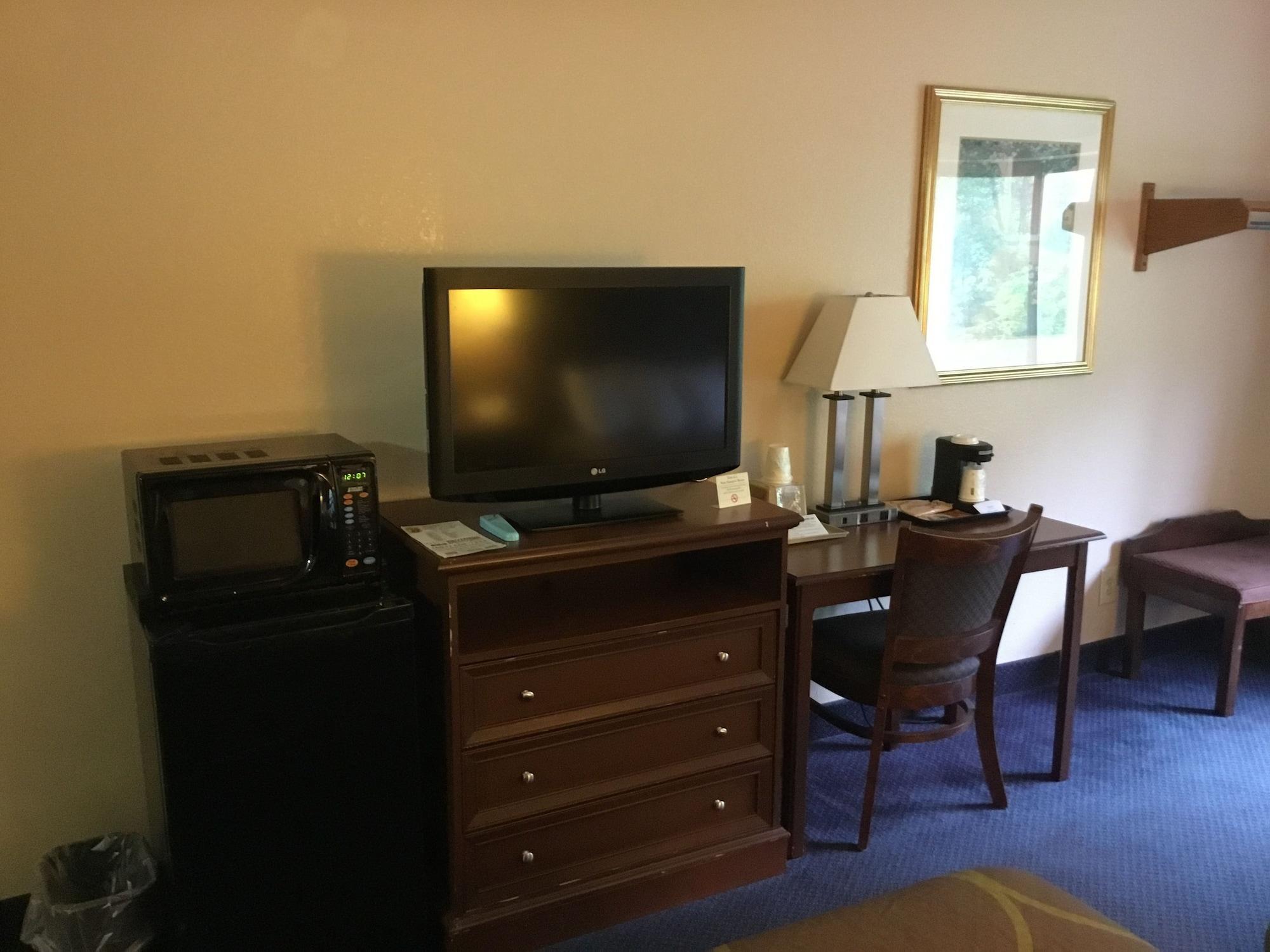 Hotel Super 8 By Wyndham Airport 2*