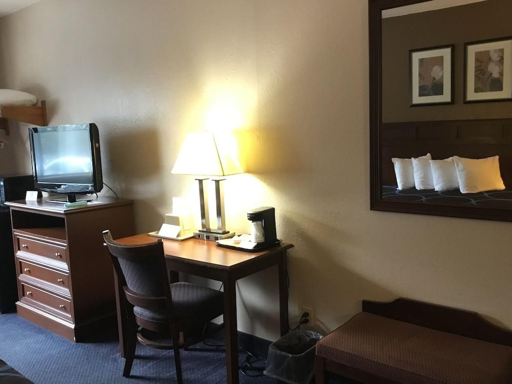 Hotel Super 8 By Wyndham Airport Manchester