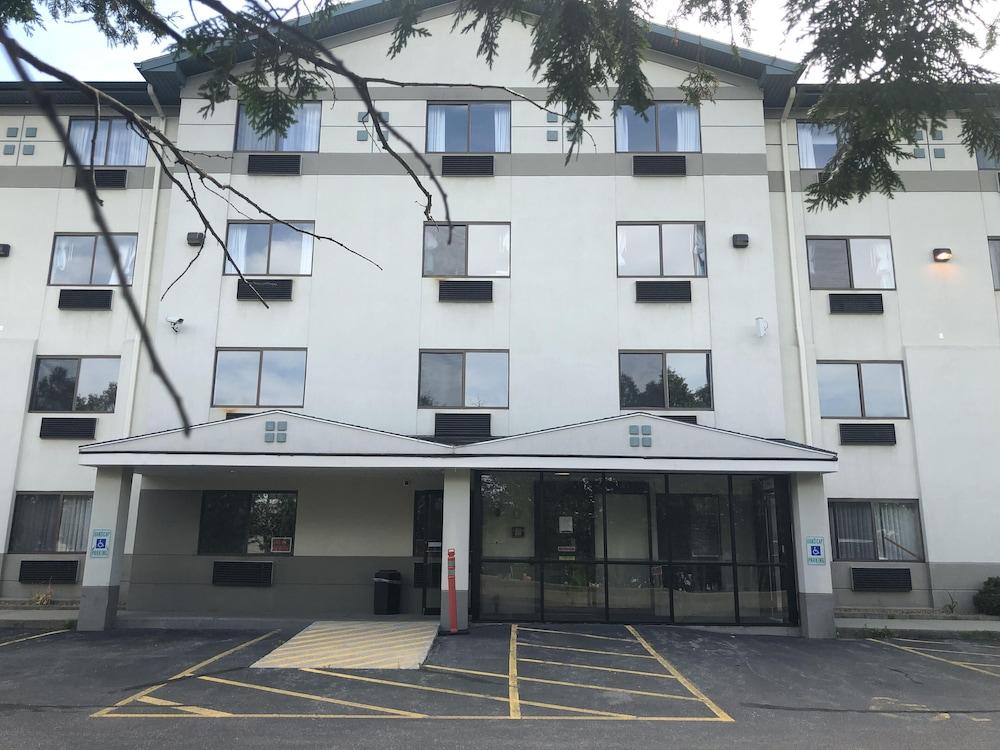 Super 8 By Wyndham Airport Manchester