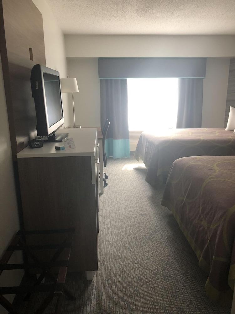 Super 8 By Wyndham Airport Hotel Manchester