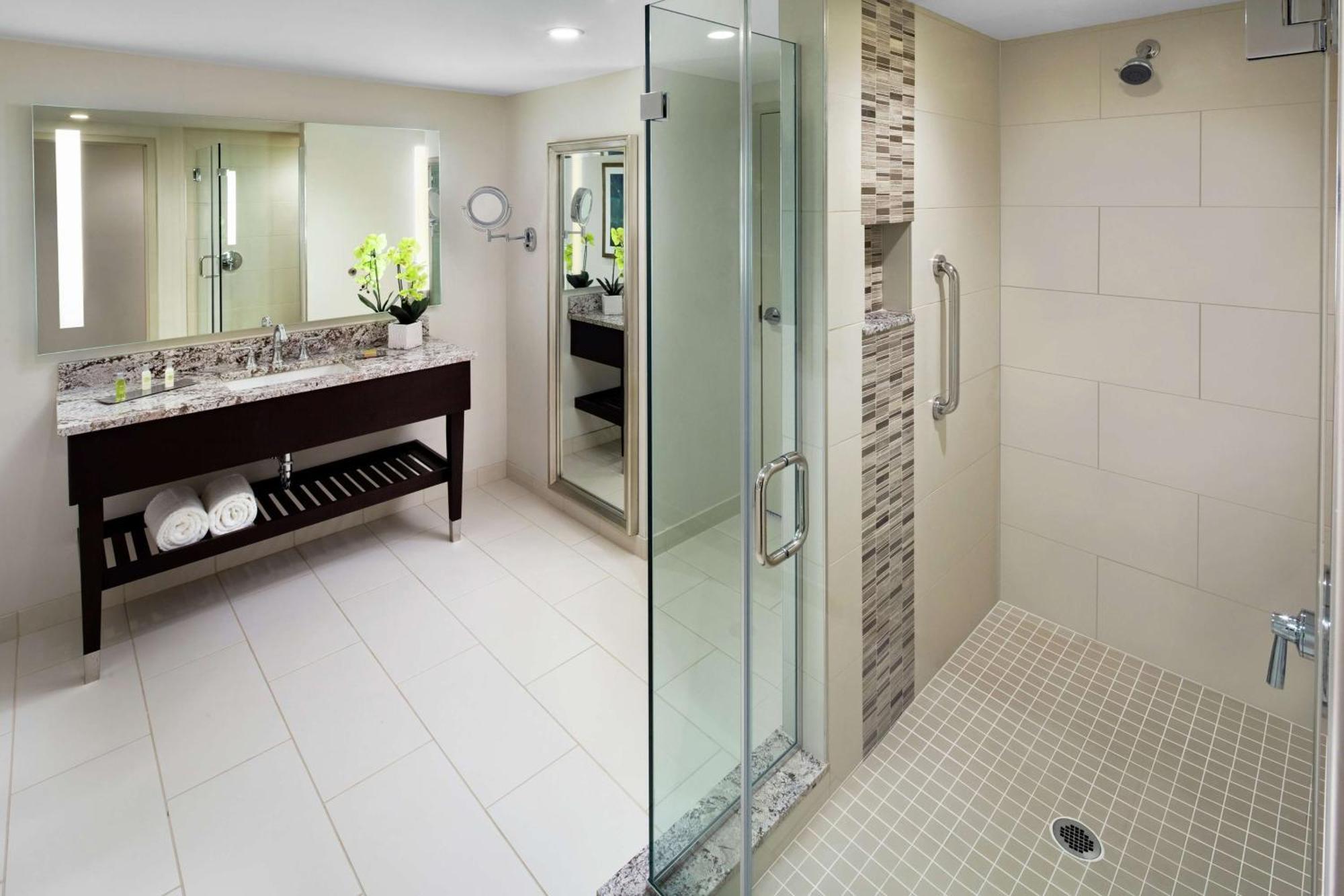 Doubletree By Hilton Downtown 4*