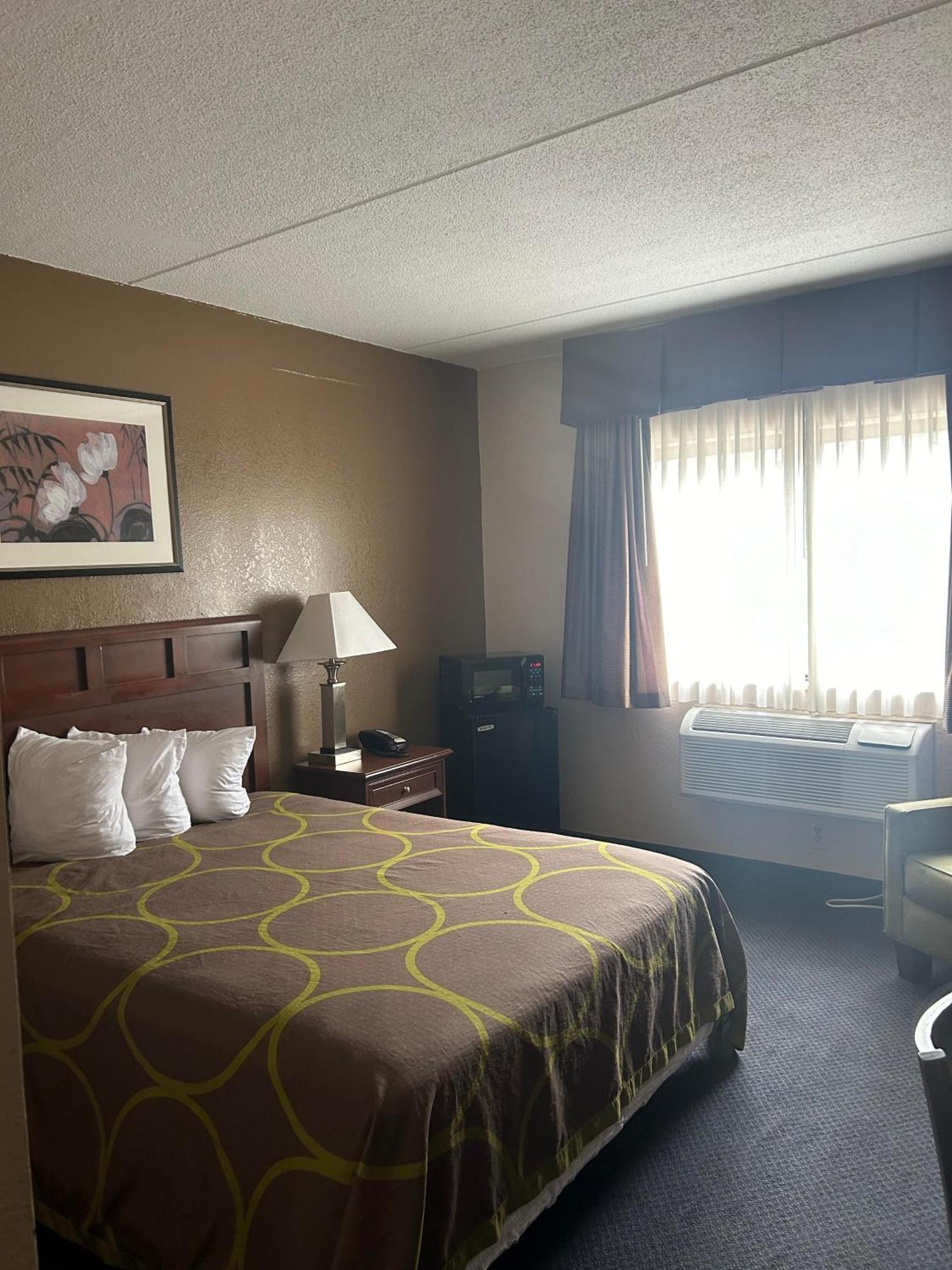 Super 8 By Wyndham Airport Hotel 2*
