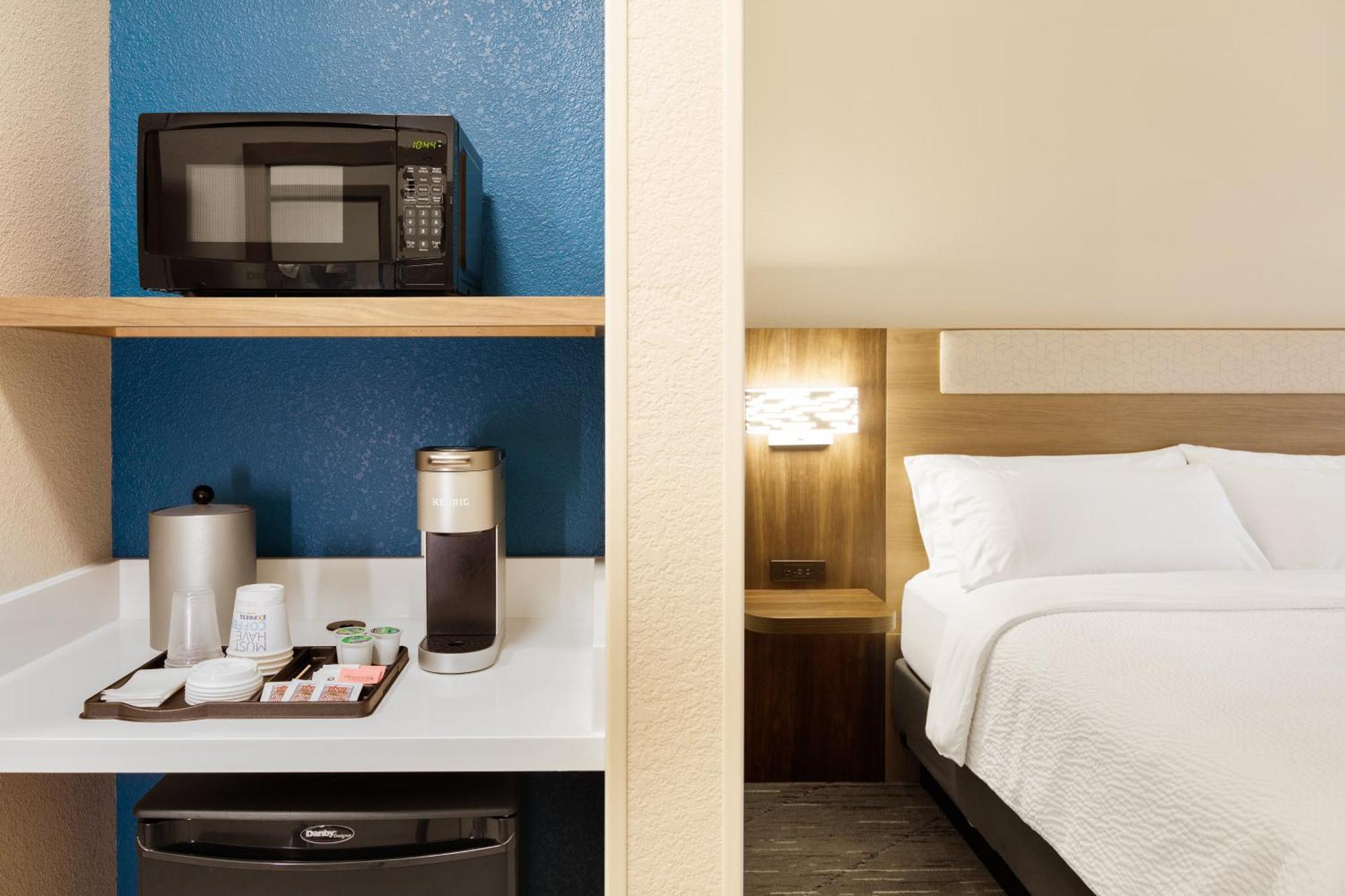 Express & - Airport By Ihg
