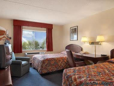 Super 8 By Wyndham Airport