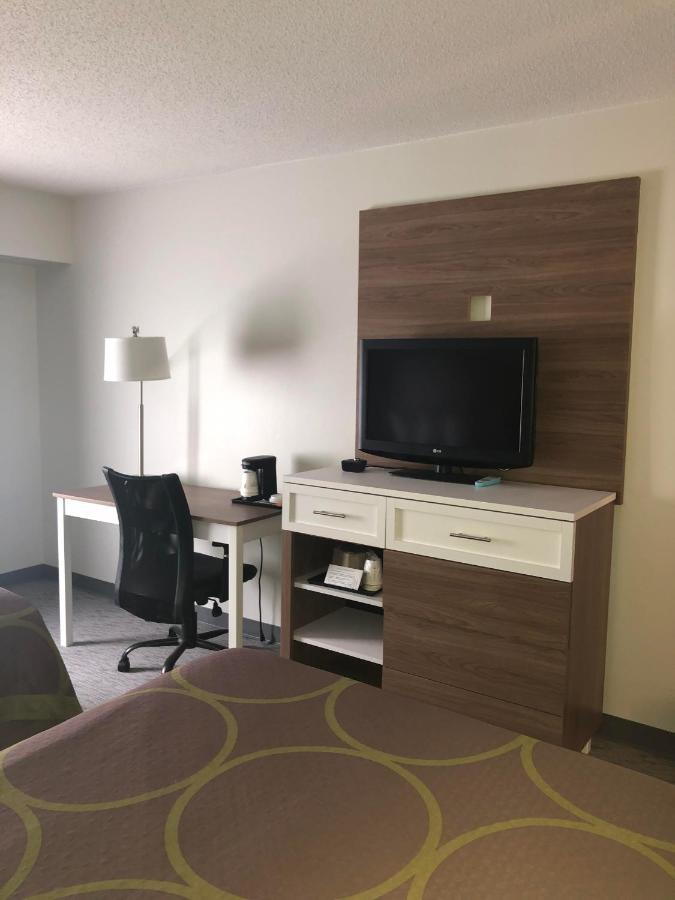 Hotel Super 8 By Wyndham Airport Manchester